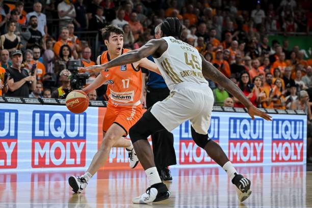 鞋在寒风中 鞋在寒风中